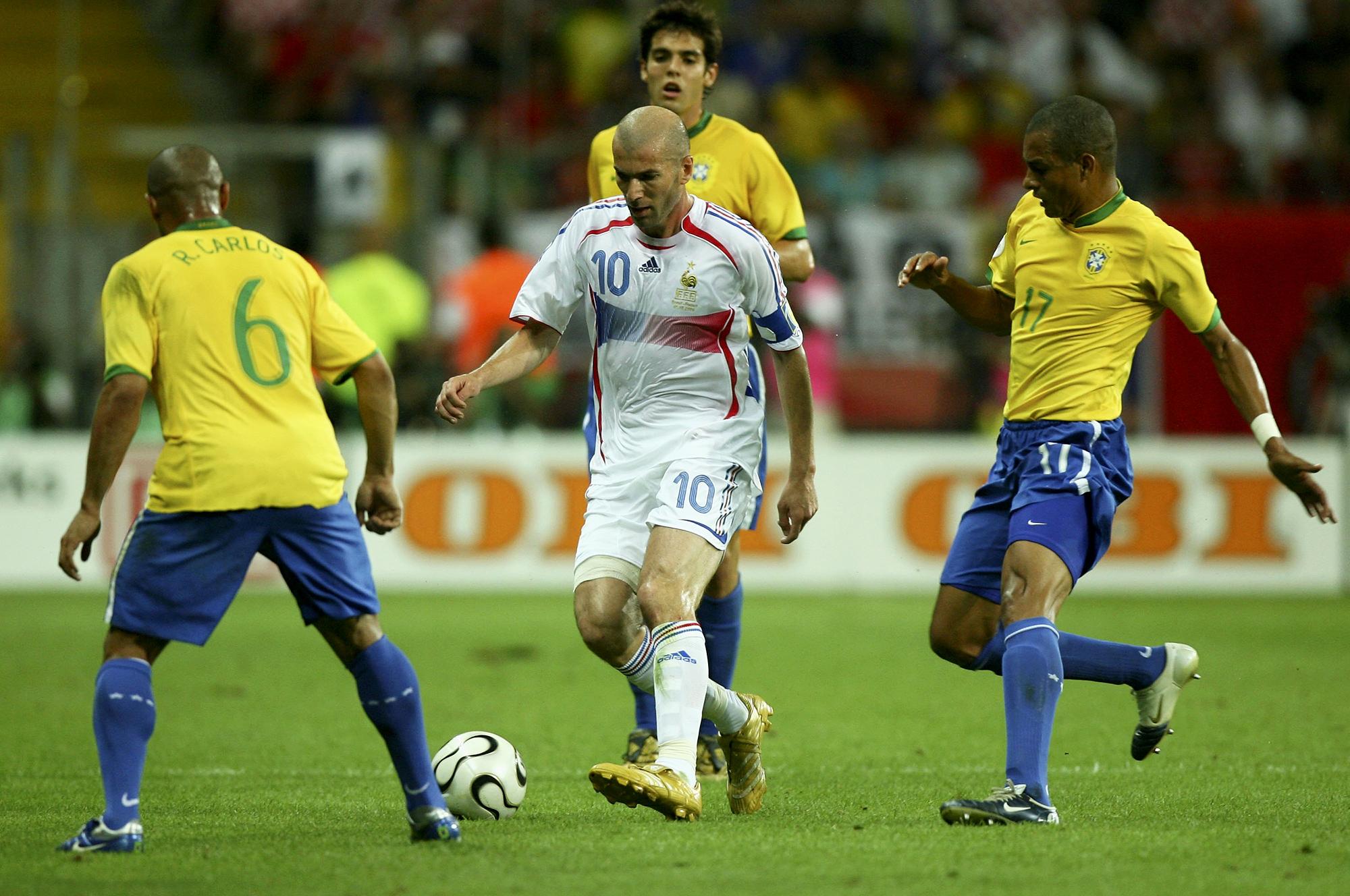 Có rất nhiều những cầu thủ của Pháp nổi tiếng và đặc biệt chính là Zidane Có rất nhiều những cầu thủ của Pháp nổi tiếng và đặc biệt chính là Zidane