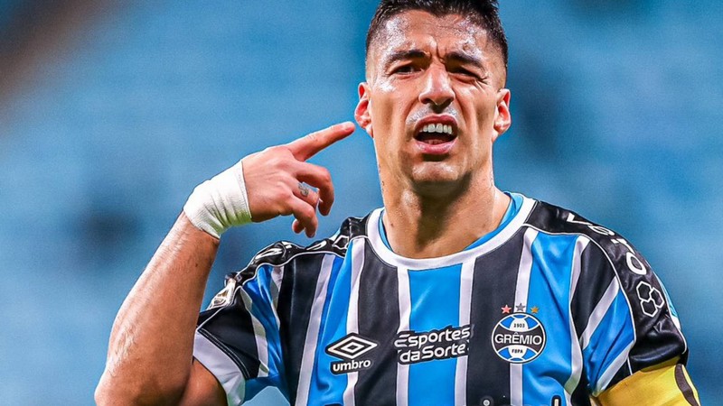 Cầu thủ Suarez. chàng răng thỏ huyền thoại của làng bóng đá