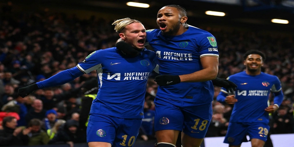 Nhưng trong mắt người hâm mộ thì Chelsea vẫn là một đội bóng lớn Nhưng trong mắt người hâm mộ thì Chelsea vẫn là một đội bóng lớn