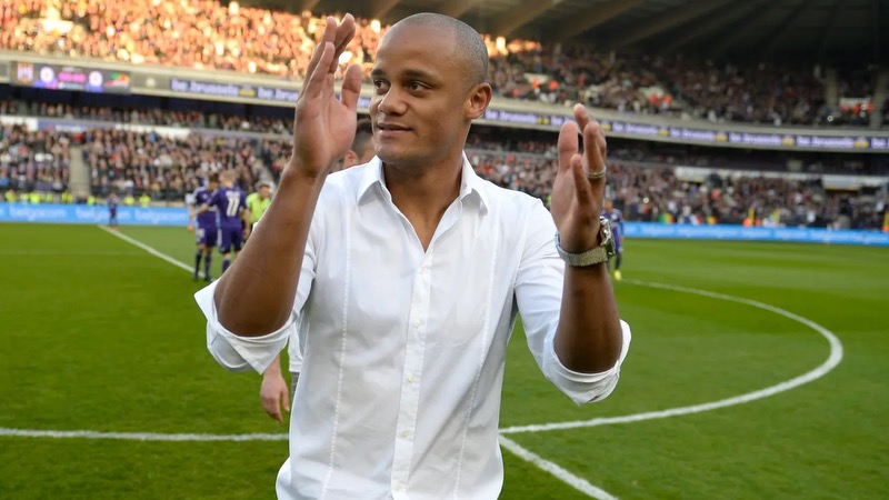 Huấn luyện viên Vincent Kompany cũng bắt đầu sự nghiệp chỉ đạo tại Anderlecht Huấn luyện viên Vincent Kompany cũng bắt đầu sự nghiệp chỉ đạo tại Anderlecht