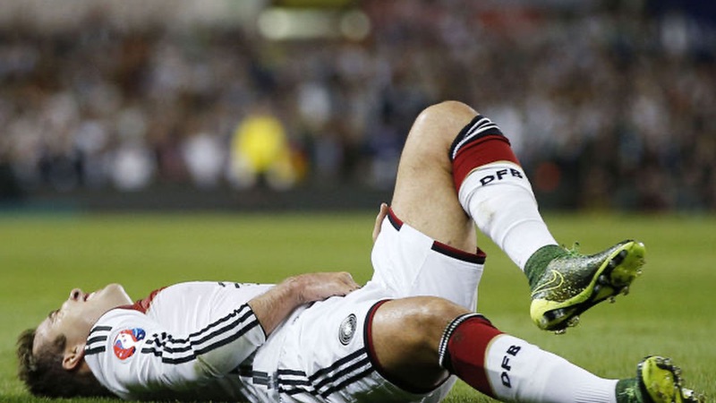 Bởi cầu thủ Mario Gotze đã gặp chấn thương khiến cho sự nghiệp bị hủy hoại Bởi cầu thủ Mario Gotze đã gặp chấn thương khiến cho sự nghiệp bị hủy hoại